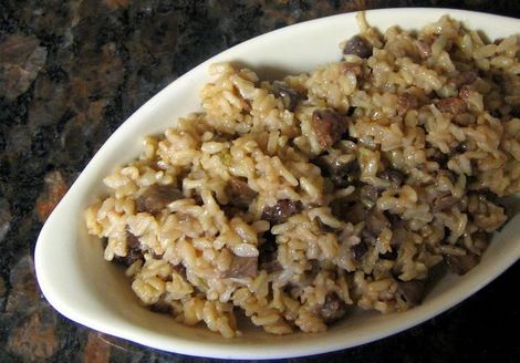 Receta fácil de arroz sucio sureño con salchicha de cerdo