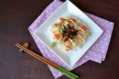 Sushi Chirashi de Salmón y Aguacate Mixto