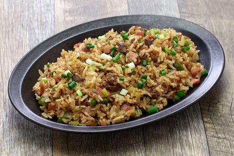 Receta de aderezo de arroz también conocido como arroz sucio con hígados de  pollo