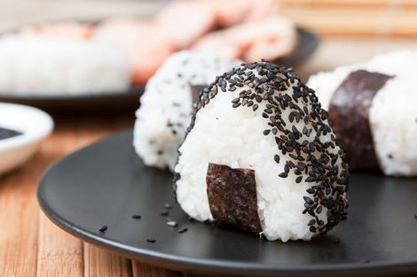Receta de onigiri o bolas de arroz japonesas