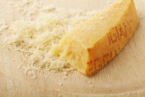 La diferencia entre parmesano y parmigiano-reggiano